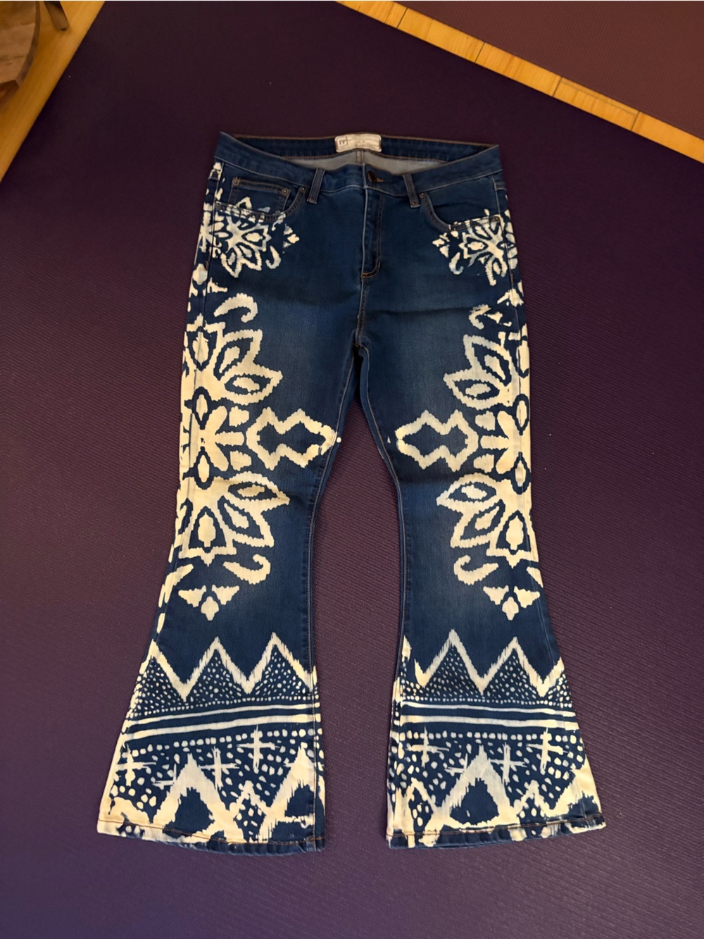 Free People Jeans With White Design - Picture 5 of 5